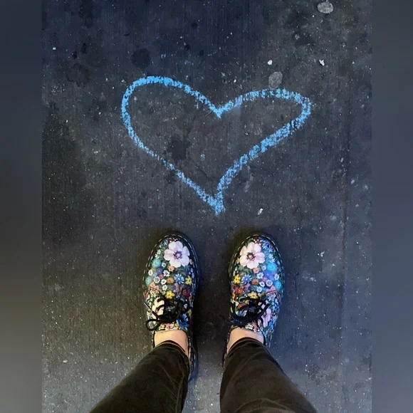 Dr. Martens WANDERLUST Wildflower Oxfords

US 8 EU 39 - Picture 8 of 8